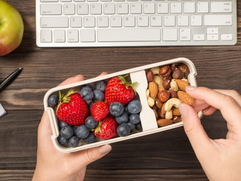 Smart Snacking: How to Choose Healthy Snacks That Fuel Your&nbsp;Body
